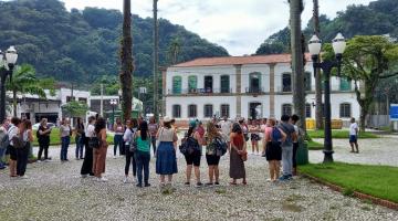 Novos educadores da rede municipal de Santos ampliam conhecimento em roteiro pelo Centro Histórico