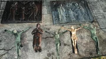 GCM de Santos prende dupla após furto de peças de bronze em cemitério 