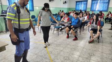 Maio Amarelo: estudantes de Santos são conscientizados sobre os perigos no trânsito