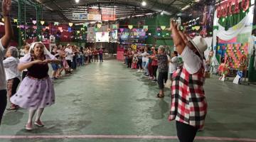 Escola de samba abre alas para 'Arraiá' do Pelotão da Saúde em Santos