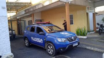 viatura da guarda civil municipal está na porta da diju. #paratodosverem 