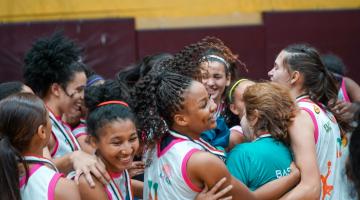 Meninas do basquete e do badminton de Santos garantem título nos Jogos Regionais