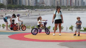 Crianças podem aprender a andar de bicicleta em aulão no Novo Quebra-Mar em Santos