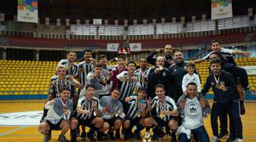 Com liderança e títulos, meninos do futsal de Santos brilham até em outra categoria