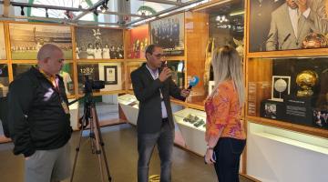 TV do Catar vem a Santos e faz reportagem sobre o Museu Pelé