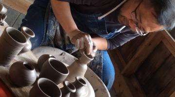Casa do Artesão de Santos terá demonstração de transformação de barro em cerâmica por meio do fogo