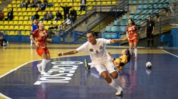 Motivada por título inédito, equipe santista de futsal feminino tem novos desafios 