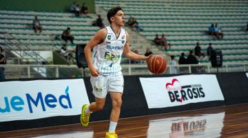 Basquete santista tem vitória emocionante na estreia no Paulista