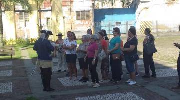 Grupo da Vila Criativa de Santos faz visita interativa no Outeiro de Santa Catarina