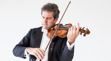 Camerata Jovem Santista traz violinista italiano para último concerto do ano