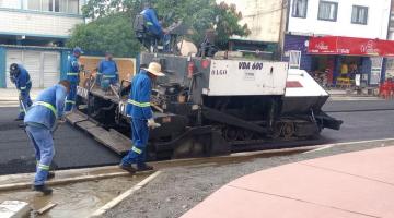 Em revitalização, Avenida Álvaro Guimarães, na Zona Noroeste, começa a ser pavimentada