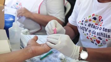 Dezembro vermelho: Santos inicia campanha com testagem rápida de HIV e sífilis