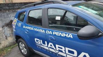 viatura da guarda municipal com o adesivo do programa guardiã maria da penha. #paratodosverem 