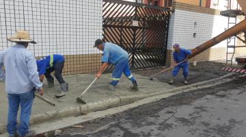 Mais uma rua recebe novos passeios em programa de melhorias na Zona Noroeste de Santos