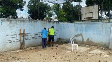 Obras para cobertura de quadra de escola municipal de Santos já estão em andamento