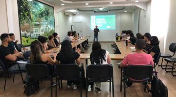 Capacitações sobre administração pública permeiam encontro dos Jovens Embaixadores do Clima em Santos