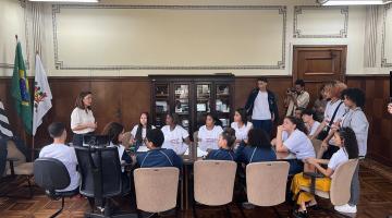 Estudantes organizam coletiva de imprensa e discutem sobre direitos humanos em Santos