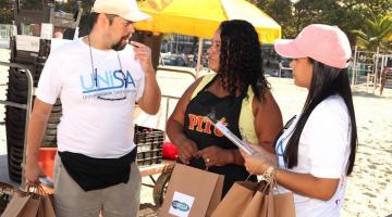 Campanha de prevenção ao câncer labial conscientiza ambulantes em Santos neste sábado