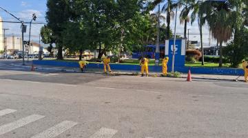 Raspação e capinação cobrem mais de 149km de ruas de Santos em abril