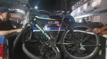 bicicletas na parte de trás de viatura #paratodosverem 