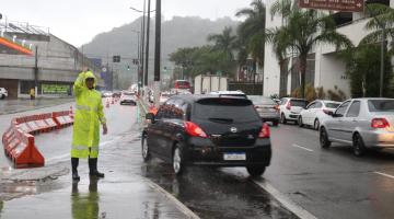 Faixa reversível é reativada para melhor fluidez do tráfego na entrada de Santos