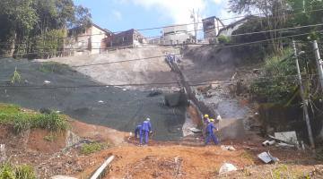 Termina a reconstrução de encosta em área de morro de Santos