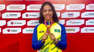Lutadora de Santos conquista única medalha do wrestling brasileiro no Jogos Brics, na Rússia