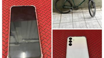 montagem com o celular e bicicleta da vítima #paratodosverem 