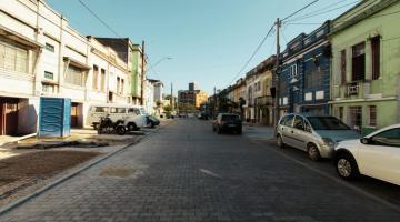 Revitalização de rua histórica de Santos, na Vila Mathias, entra na reta final