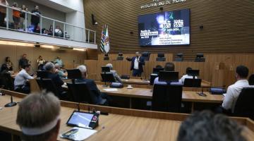 Prefeito destaca metas cumpridas e conquistas de Santos em prestação de contas na Câmara