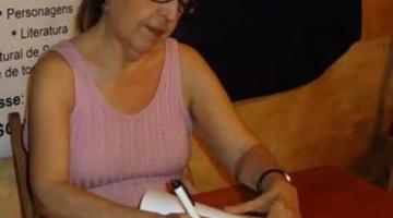 Regina Azenha celebra Santos em seu novo livro