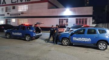 viatura da guarda municipal em frente a distrito policial. #paratodosverem 