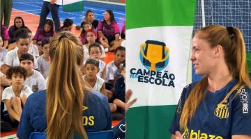 Artilheira das Sereias da Vila faz golaço inspirando alunos da rede municipal de Santos