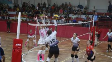 Santos vira a capital nacional do vôlei master e atrai ídolos durante o feriadão