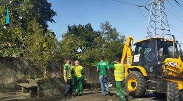 funcionários e máquinas atuando em operação #paratodosverem 