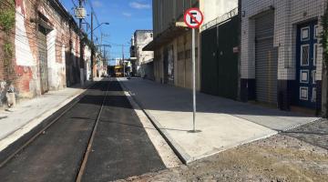 trecho de rua com nova pavimentação e calçadas. #paratodosverem