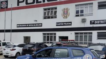 viatura parada na porta de delegacia #paratodosverem 