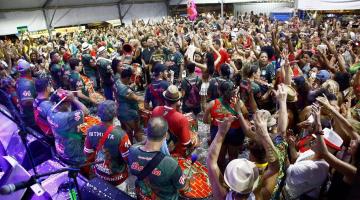 Escolas de samba elevam a temperatura nas tendas 