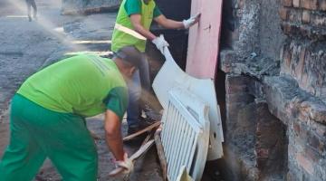 pessoas trabalhando em rua