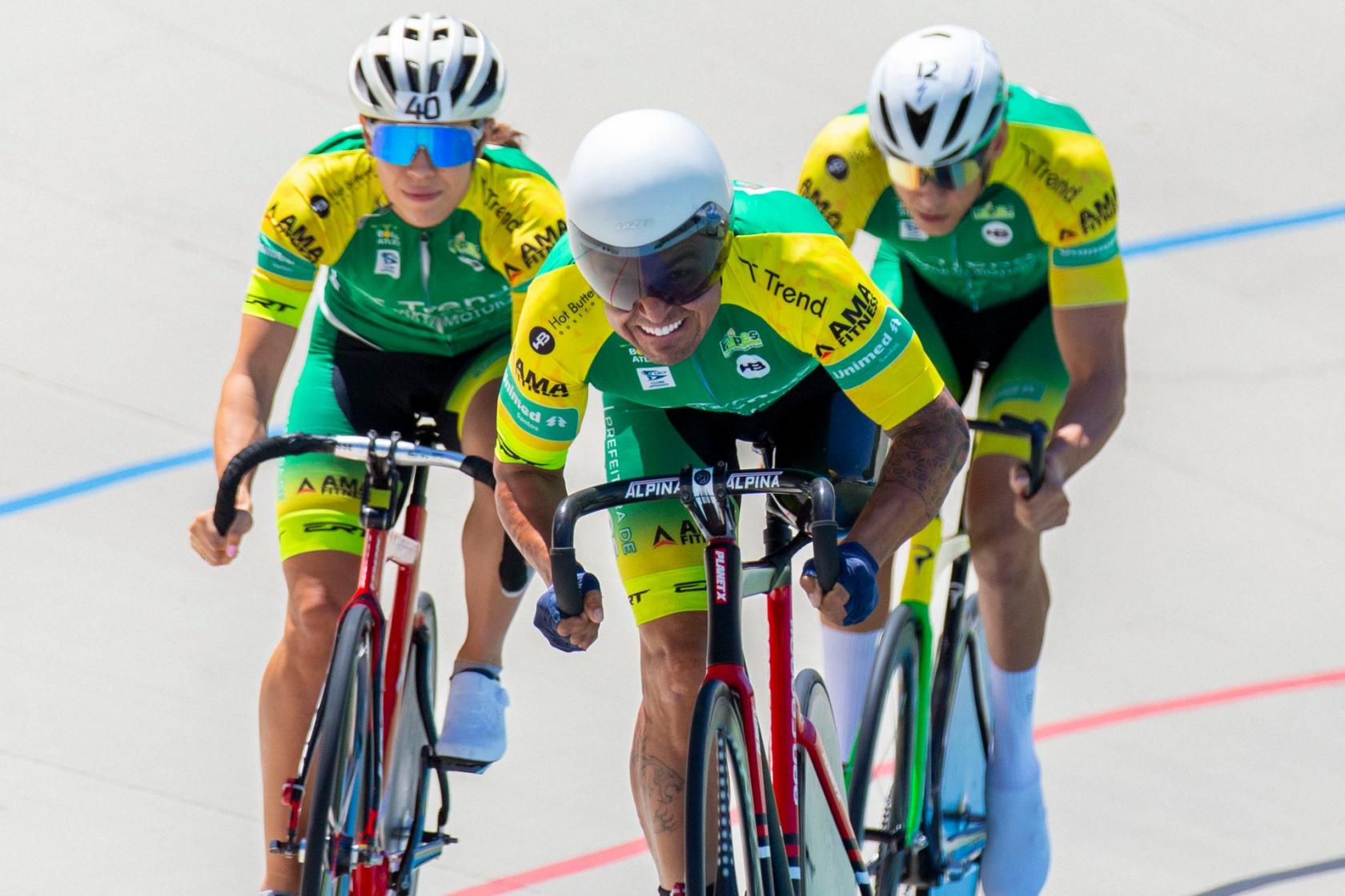 Equipe de Santos no Brasileiro de Paraciclismo de Pista. #Paratodosverem