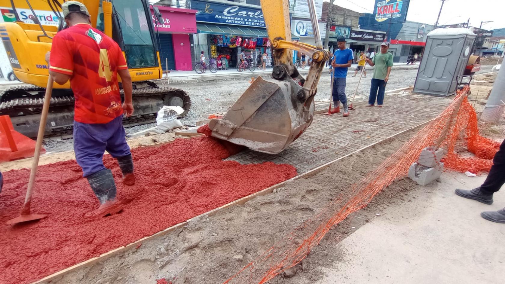 operários atuando na obra #paratodosverem 