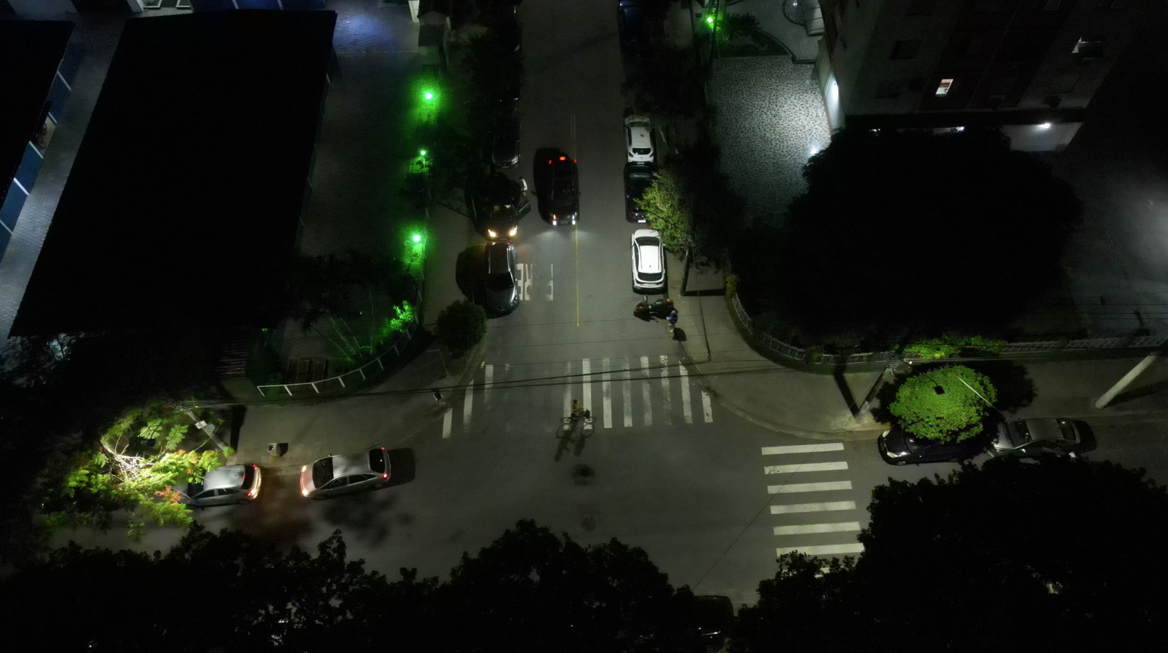 visão aérea de rua com nova iluminação #paratodosverem 