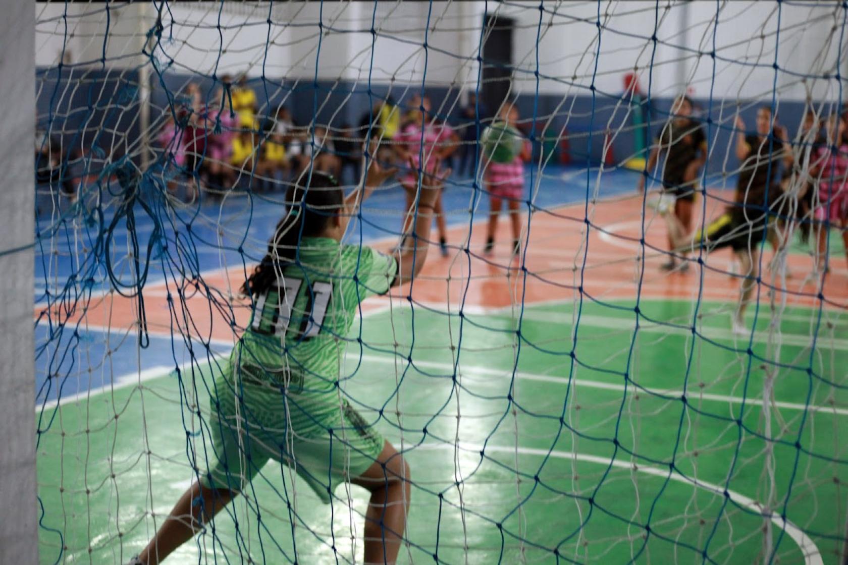 meninas jogando handebol #paratodosverem