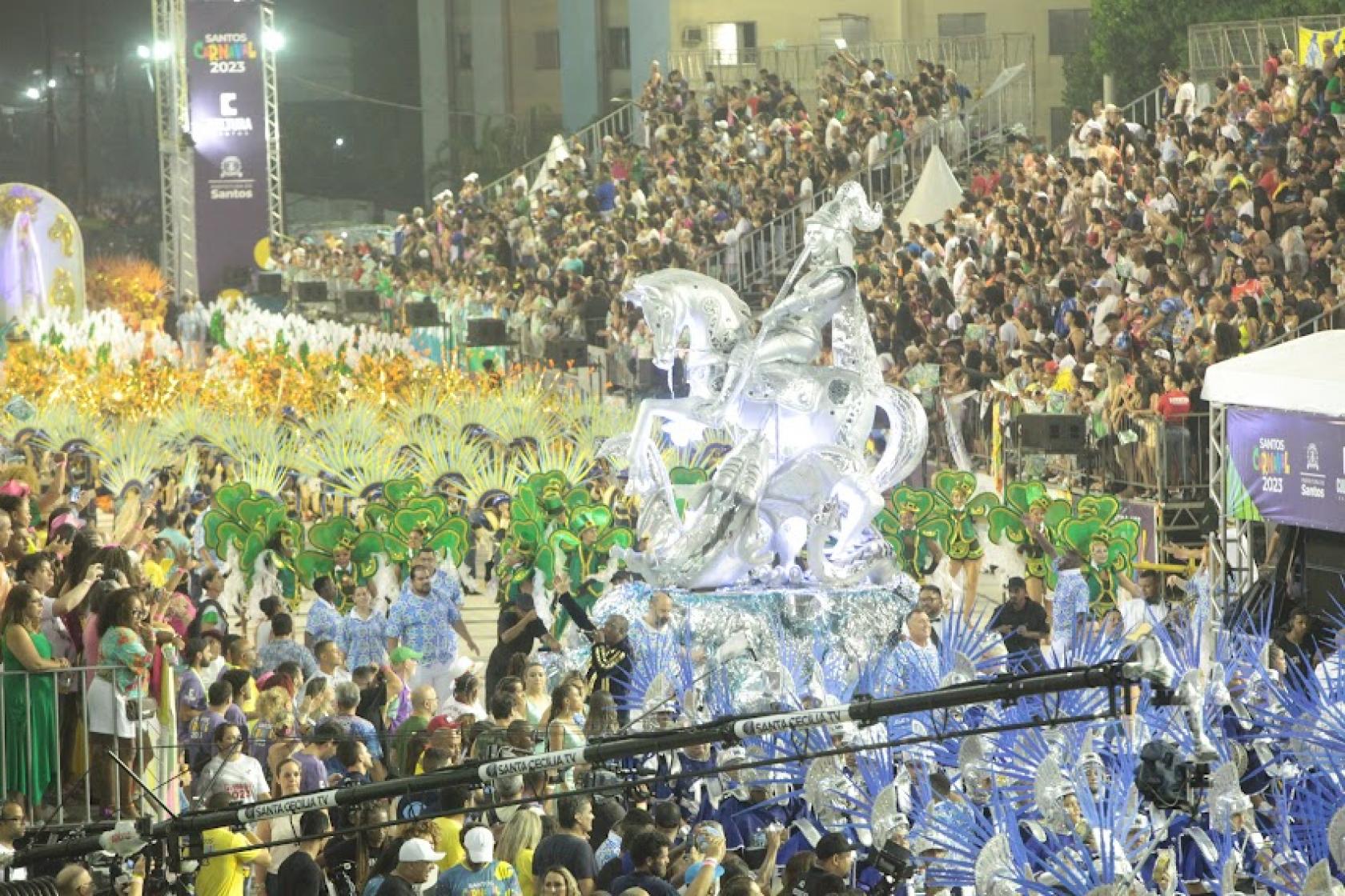 desfile de escola na avenida #paratodosverem