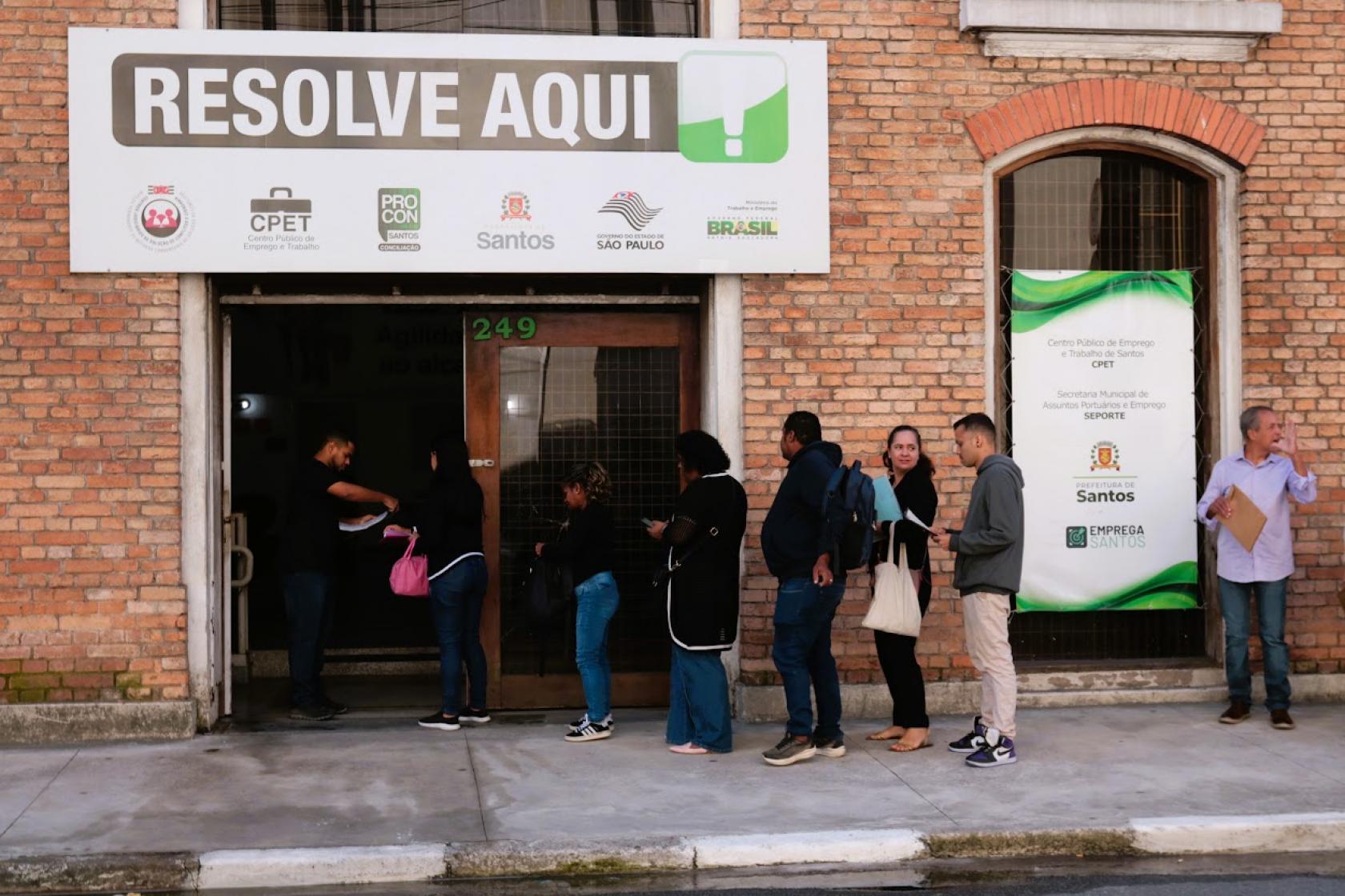 pessoas na fila #paratodosverem