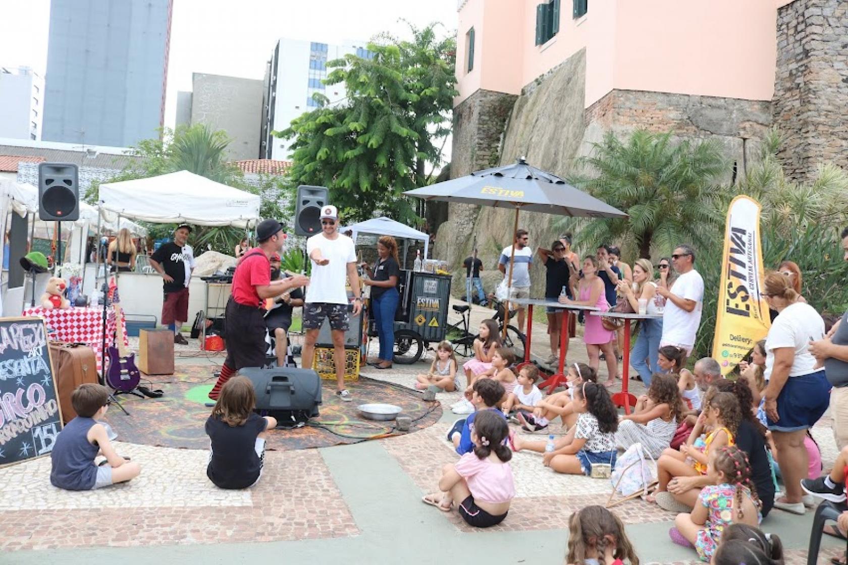 apresentação circense #paratodosverem