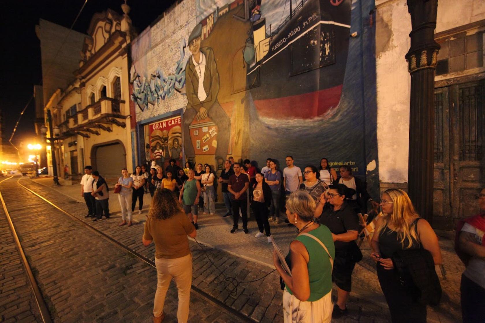 pessoas participando do roteiro #paratodosverem 