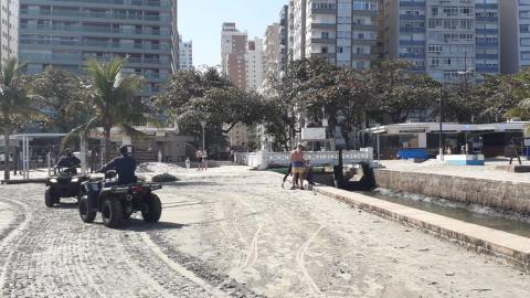 guardas de quadriciclo na areia #paratodosverem 
