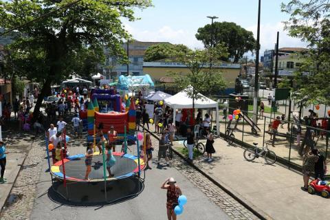 visão geral dos brinquedos montados #pracegover 