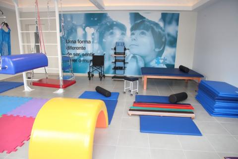 Sala para exercícios e fisioterapia. #Paratodosverem 